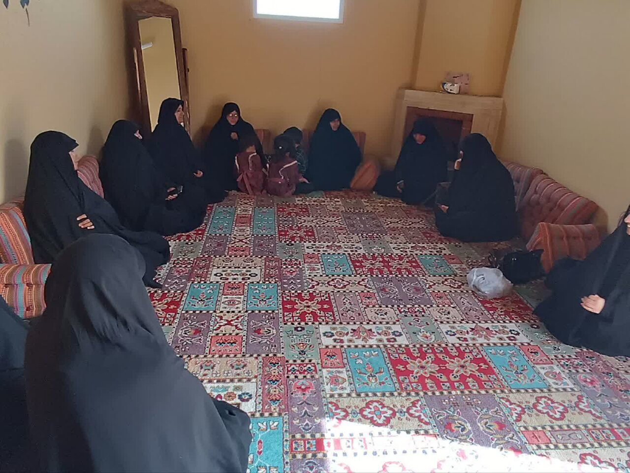 بررسی منشور حرکت گام دوم انقلاب در نشست اساتید مدرسه علمیه معصومیه یزد