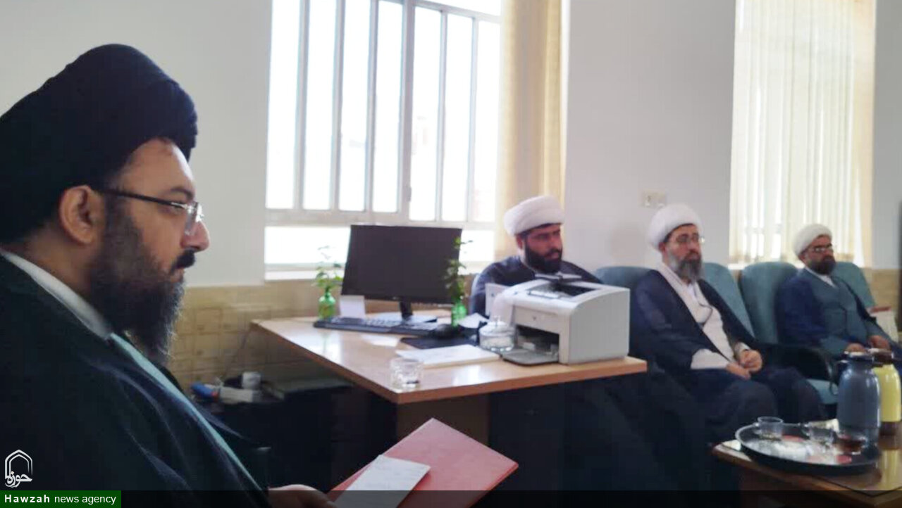 دیدار معاون آموزش حوزه علمیه استان یزد با اعضای کارگروه جذب و پذیرش مدرسه علمیه ابرکوه 