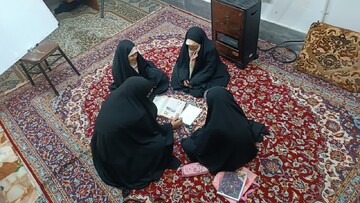 از کلاس درس تا حریم عشق؛ حضور دانش‌آموزان در آیین غبارروبی چهار امامزادگان(ع) قم+ عکس