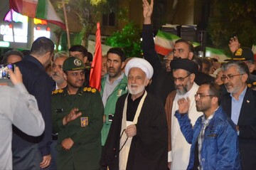تصاویر/ حضور نماینده ولی‌فقیه در استان مرکزی در هشتاد ششمین راهپیمایی شبانه شازند