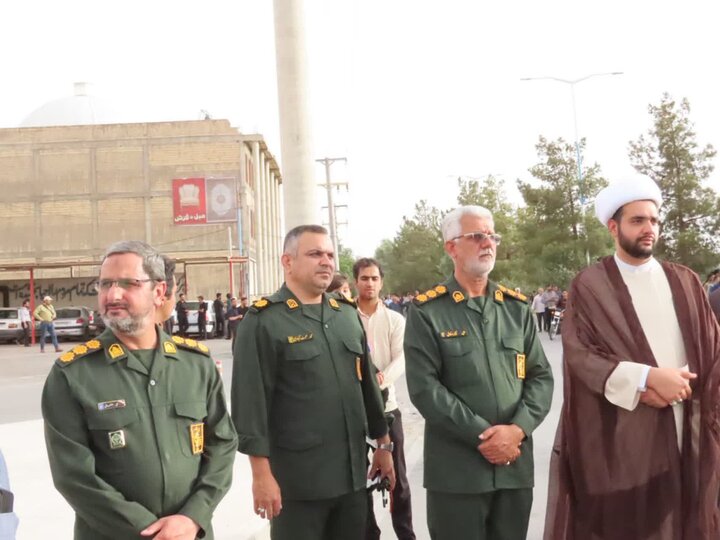تصاویر/ تشییع پیکر شهید محمدمعراج نظری در گلزار شهدای شهرستان اردکان