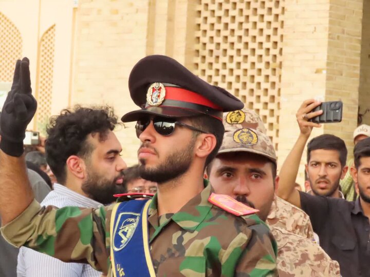 تصاویر/ تشییع پیکر شهید محمدمعراج نظری در گلزار شهدای شهرستان اردکان