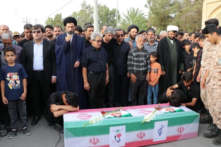 تصاویر/ تشییع پیکر شهید محمدمعراج نظری در گلزار شهدای شهرستان اردکان