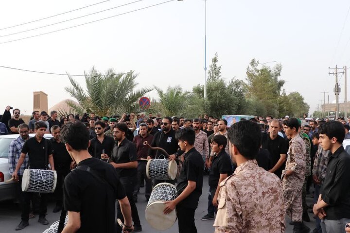 تصاویر/ تشییع پیکر شهید محمدمعراج نظری در گلزار شهدای شهرستان اردکان