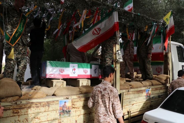 تصاویر/ تشییع پیکر شهید محمدمعراج نظری در گلزار شهدای شهرستان اردکان