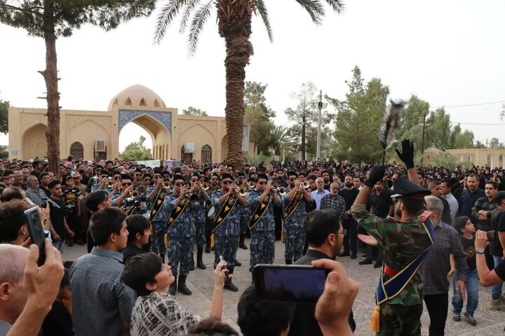تصاویر/ تشییع پیکر شهید محمدمعراج نظری در گلزار شهدای شهرستان اردکان