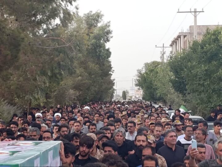 تصاویر/ تشییع پیکر شهید محمدمعراج نظری در گلزار شهدای شهرستان اردکان