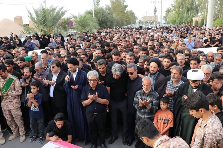 تصاویر/ تشییع پیکر شهید محمدمعراج نظری در گلزار شهدای شهرستان اردکان