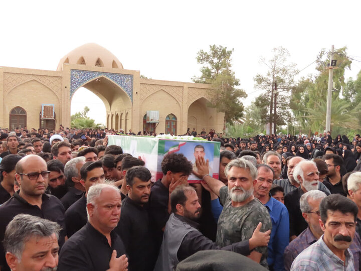 تصاویر/ تشییع پیکر شهید محمدمعراج نظری در گلزار شهدای شهرستان اردکان