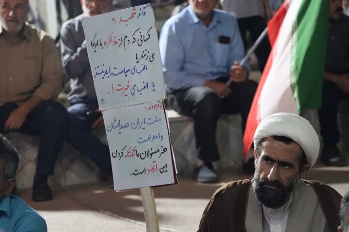 تصاویر/ حضور پرشور کودکان، نوجوانان و مردان و زنان انقلابی و ولایی شهر اشکذر در هشتاد و ششمین شب از حماسه حضور