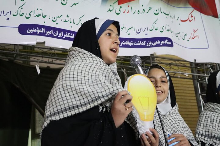 تصاویر/ حضور پرشور کودکان، نوجوانان و مردان و زنان انقلابی و ولایی شهر اشکذر در هشتاد و ششمین شب از حماسه حضور
