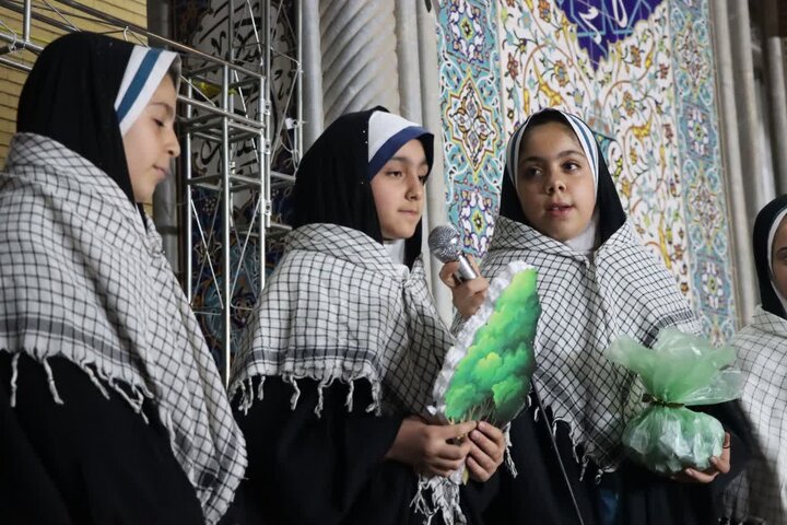 تصاویر/ حضور پرشور کودکان، نوجوانان و مردان و زنان انقلابی و ولایی شهر اشکذر در هشتاد و ششمین شب از حماسه حضور