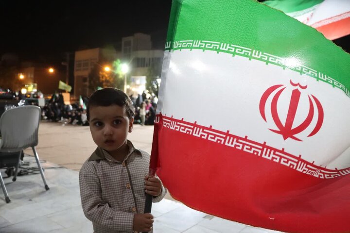 تصاویر/ حضور پرشور کودکان، نوجوانان و مردان و زنان انقلابی و ولایی شهر اشکذر در هشتاد و ششمین شب از حماسه حضور