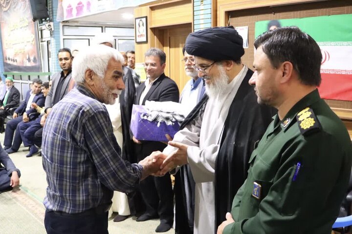 تصاویر/ راهپیمایی بافقی ها با حضور امام جمعه بافق و مردم همیشه در صحنه شهرستان در بلوار وحشی بافقی