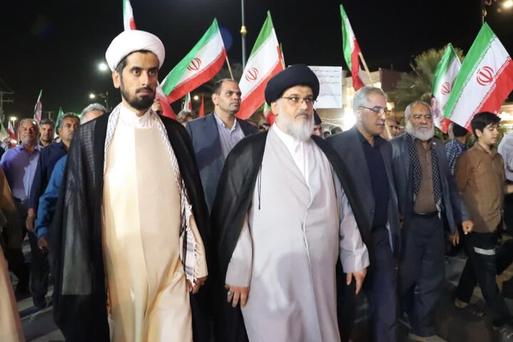 تصاویر/ راهپیمایی بافقی ها با حضور امام جمعه بافق و مردم همیشه در صحنه شهرستان در بلوار وحشی بافقی