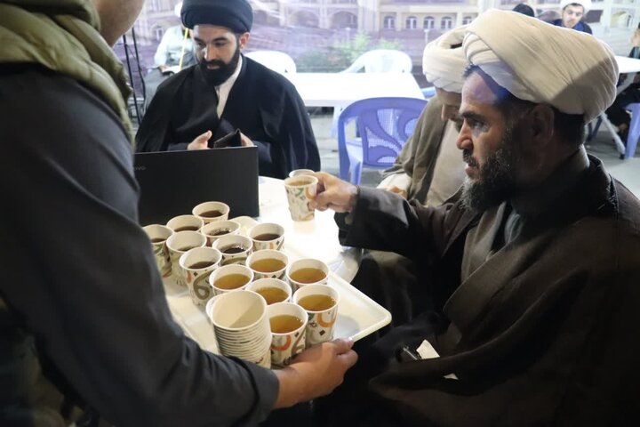 تصاویر/ تداوم فعالیت موکب مدرسه علمیه امام خامنه ای ارومیه در تجمعات مردمی