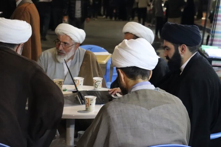 تصاویر/ تداوم فعالیت موکب مدرسه علمیه امام خامنه ای ارومیه در تجمعات مردمی
