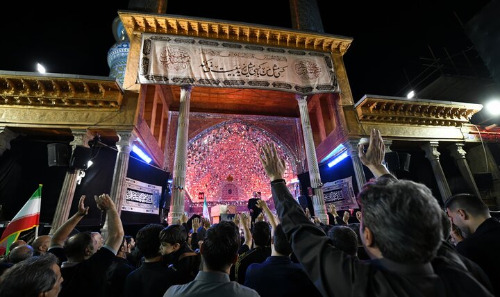 تصاویر/ سومین شب آیین مسلمیه در حرم مطهر حضرت سیدالکریم(ع)