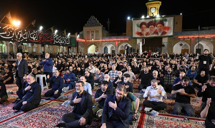 تصاویر/ سومین شب آیین مسلمیه در حرم مطهر حضرت سیدالکریم(ع)