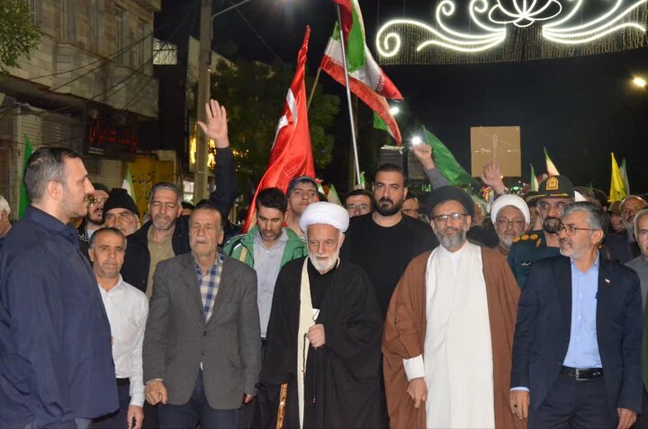تصاویر/حضور نماینده ولی‌فقیه در استان مرکزی در هشتاد ششمین راهپیمایی شبانه شازند