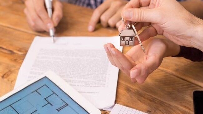 Réception de commissions dans les transactions pour la recommandation de clients ou la vente de biens et de services