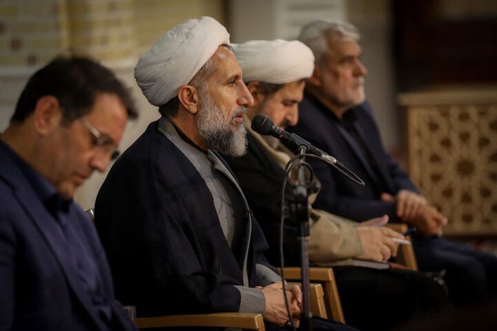 تصاویر /  نشست هم‌اندیشی امام جمعه قزوین  با جمعی از فعالین مردمی قرارگاه رهبر شهید