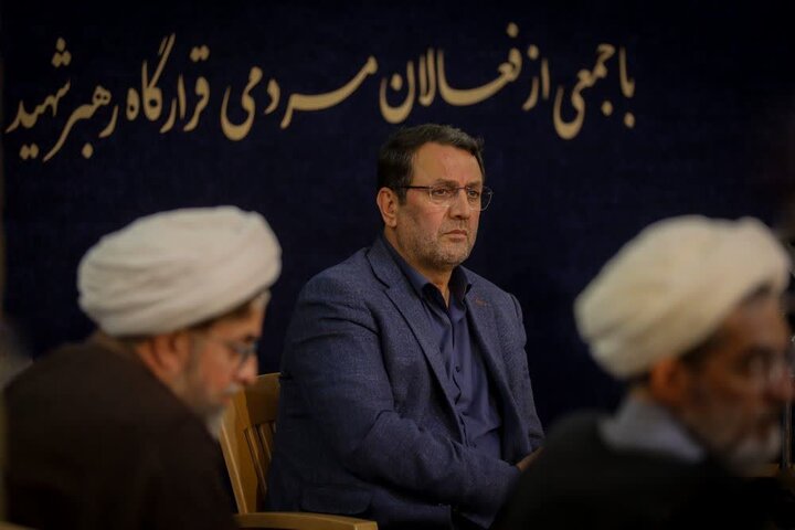 تصاویر /  نشست هم‌اندیشی امام جمعه قزوین  با جمعی از فعالین مردمی قرارگاه رهبر شهید