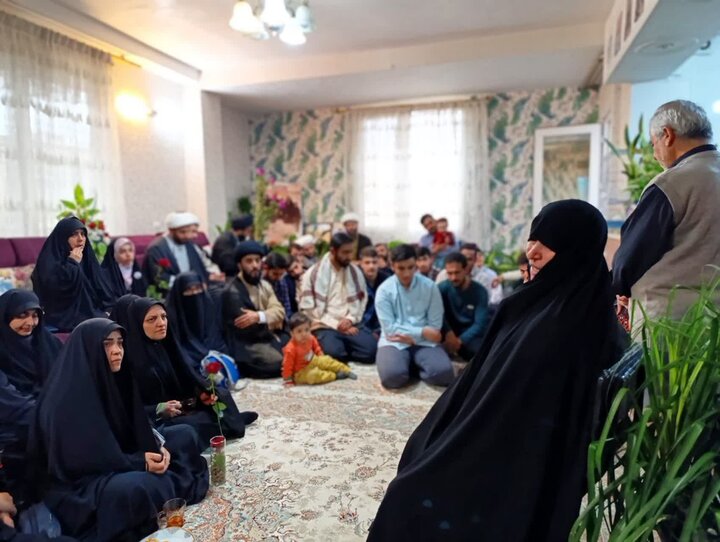 تصاویر / دیدار مدیر ،اساتید وطلاب مدرسه علمیه صالحیه قزوین با مادر هشت شهید جنگ تحمیلی اخیر