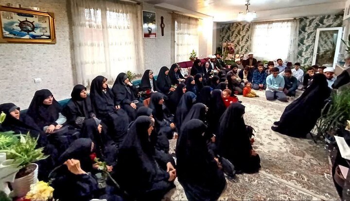 تصاویر / دیدار مدیر ،اساتید وطلاب مدرسه علمیه صالحیه قزوین با مادر هشت شهید جنگ تحمیلی اخیر