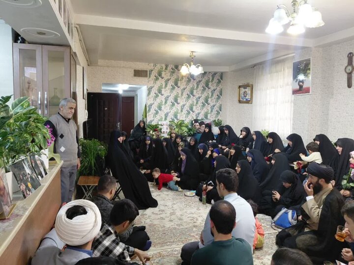 تصاویر / دیدار مدیر ،اساتید وطلاب مدرسه علمیه صالحیه قزوین با مادر هشت شهید جنگ تحمیلی اخیر