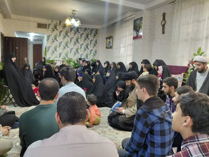 تصاویر / دیدار مدیر ،اساتید وطلاب مدرسه علمیه صالحیه قزوین با مادر هشت شهید جنگ تحمیلی اخیر