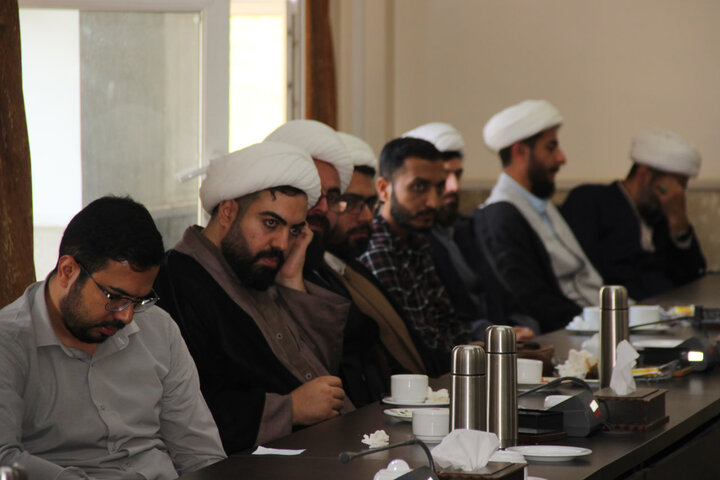 تصاویر / نشست مدیر حوزه علمیه استان  قزوین با مبلغین امین حوزه علمیه قزوین