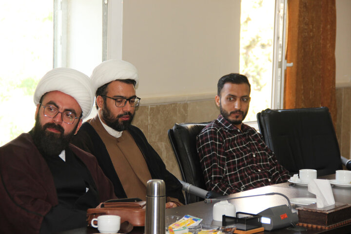 تصاویر / نشست مدیر حوزه علمیه استان  قزوین با مبلغین امین حوزه علمیه قزوین