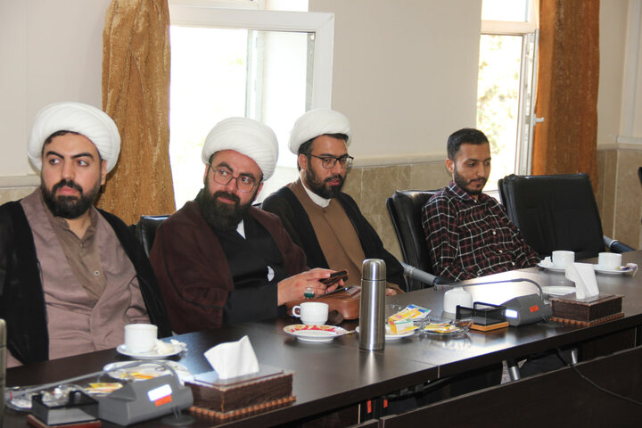 تصاویر / نشست مدیر حوزه علمیه استان  قزوین با مبلغین امین حوزه علمیه قزوین