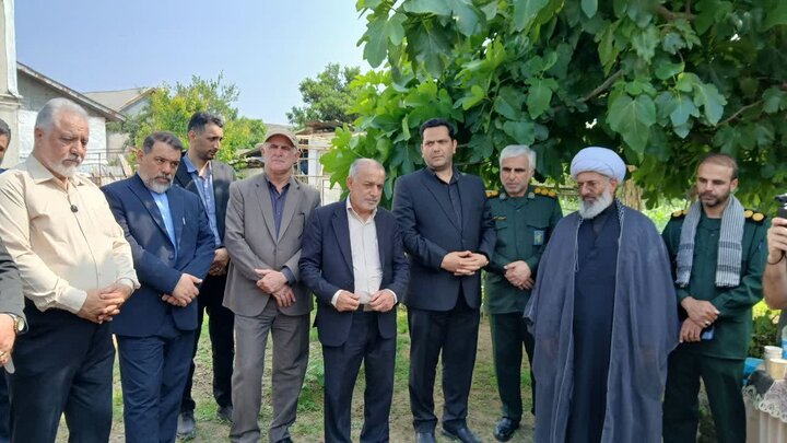 تصاویر/ حضور امام جمعه دابودشت در مراسم کلنگ زنی ساخت منزل خانواده تحت حمایت خیریه آبشار عاطفه‌ها