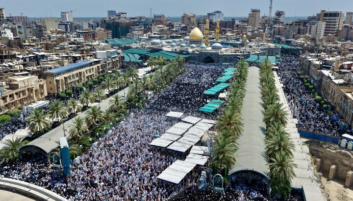 شاهد من الجو.. توافد كثيف للزائرين إلى كربلاء لإحياء يوم عرفة