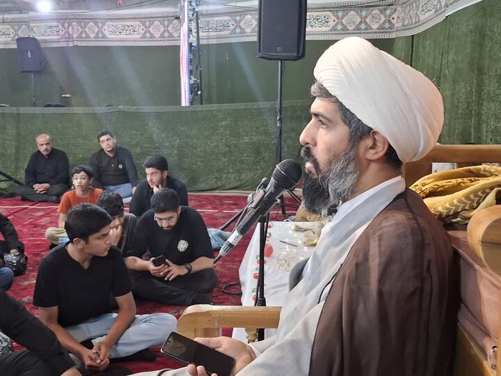 فیلم| مراسم پرفیض معنوی دعای عرفه در موسسه امیرالمومنین کاشان