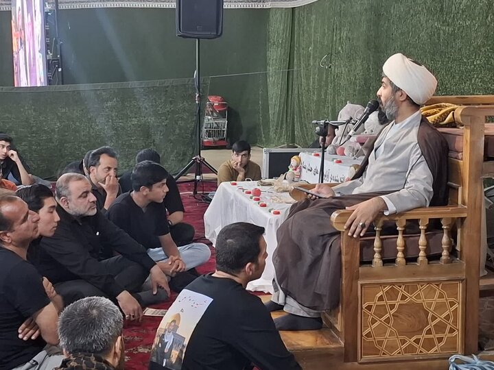 فیلم| مراسم پرفیض معنوی دعای عرفه در موسسه امیرالمومنین کاشان