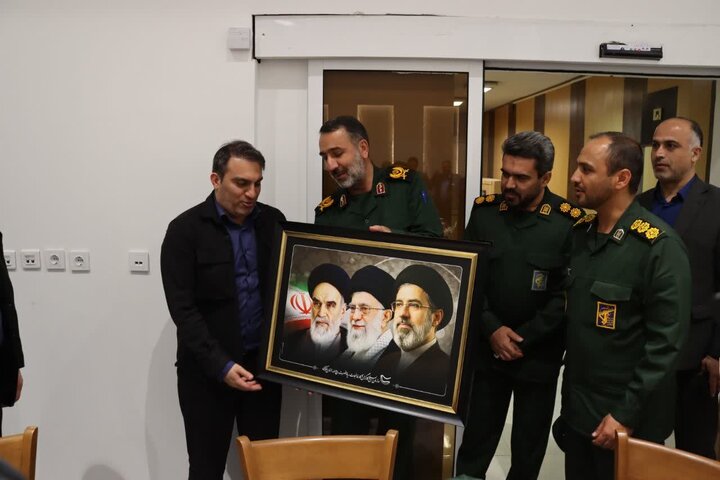 تصاویر/دیدار فرمانده سپاه روح الله و فرمانده ناحیه مقاومت بسیج شازند با افسران خط مقدم جنگ اقتصادی