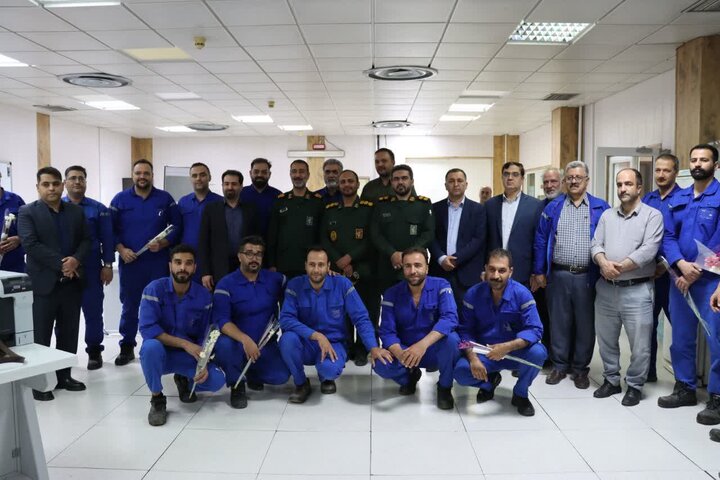 تصاویر/دیدار فرمانده سپاه روح الله و فرمانده ناحیه مقاومت بسیج شازند با افسران خط مقدم جنگ اقتصادی