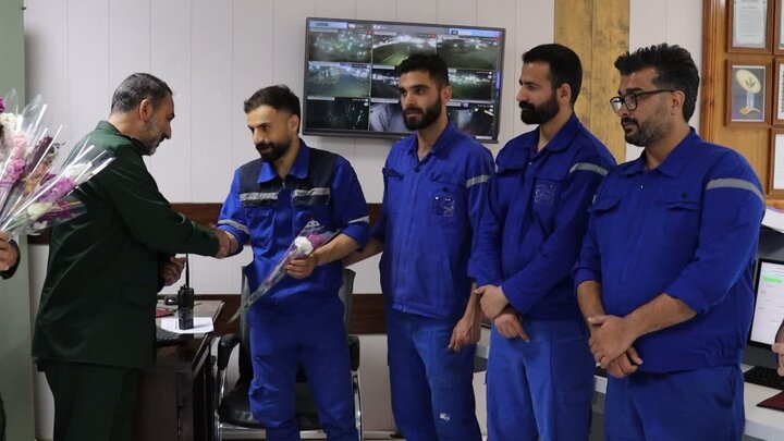 تصاویر/دیدار فرمانده سپاه روح الله و فرمانده ناحیه مقاومت بسیج شازند با افسران خط مقدم جنگ اقتصادی