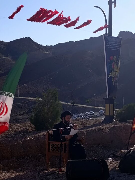 تصاویر/ مراسم معنوی دعای عرفه در جوار مزار مطهر شهید گمنام جاده سلامت پارک کوهستان سمنان