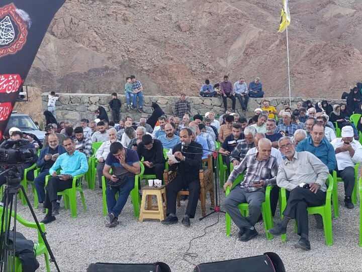 تصاویر/ مراسم معنوی دعای عرفه در جوار مزار مطهر شهید گمنام جاده سلامت پارک کوهستان سمنان