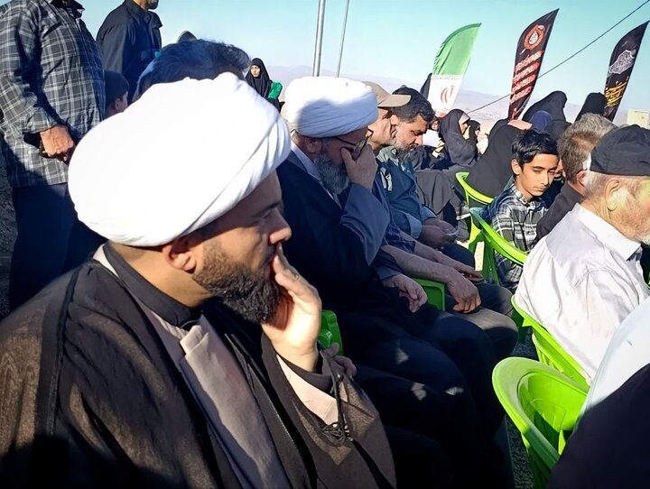 تصاویر/ مراسم معنوی دعای عرفه در جوار مزار مطهر شهید گمنام جاده سلامت پارک کوهستان سمنان