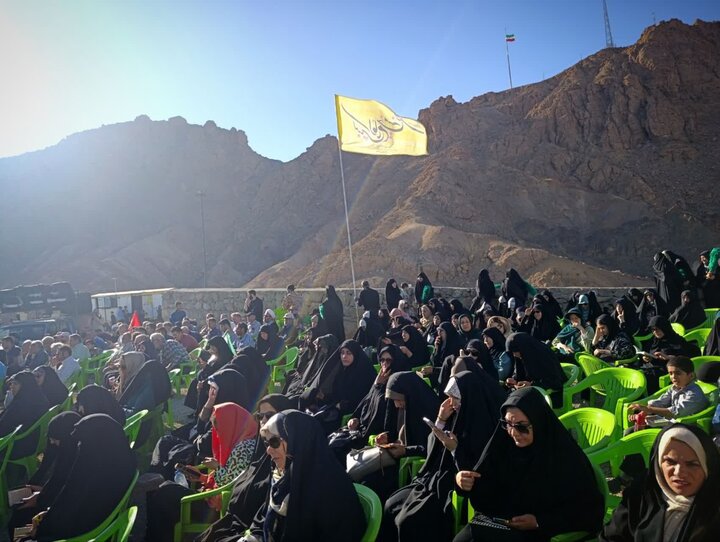 تصاویر/ مراسم معنوی دعای عرفه در جوار مزار مطهر شهید گمنام جاده سلامت پارک کوهستان سمنان