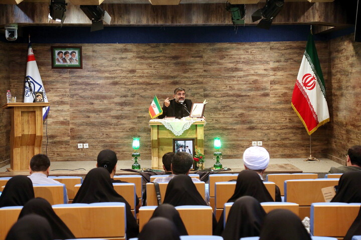 تصاویر/ گرامیداشت و بزرگداشت دوّمین سالگرد شهادت شهید جمهور دکتر آیت‌الله سید ابراهیم رئیسی و شهدای خدمت در دانشگاه باقرالعلوم(ع)