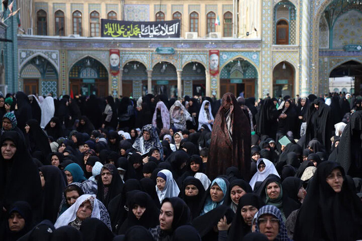 حضور پرشور بانوان در مراسم دعای عرفه حرم بانوی کرامت