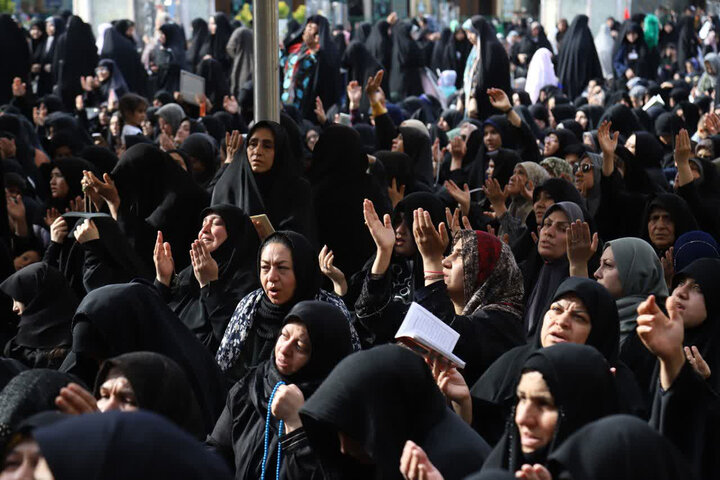 حضور پرشور بانوان در مراسم دعای عرفه حرم بانوی کرامت
