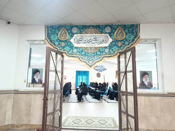 تصاویر/ برگزاری دعای عرفه در مدرسه علمیه الزهرا سلام الله علیها ارومیه