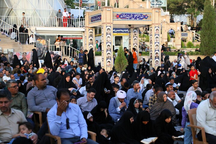 تصاویر/ روز عرفه در گلزار شهدای کرمان